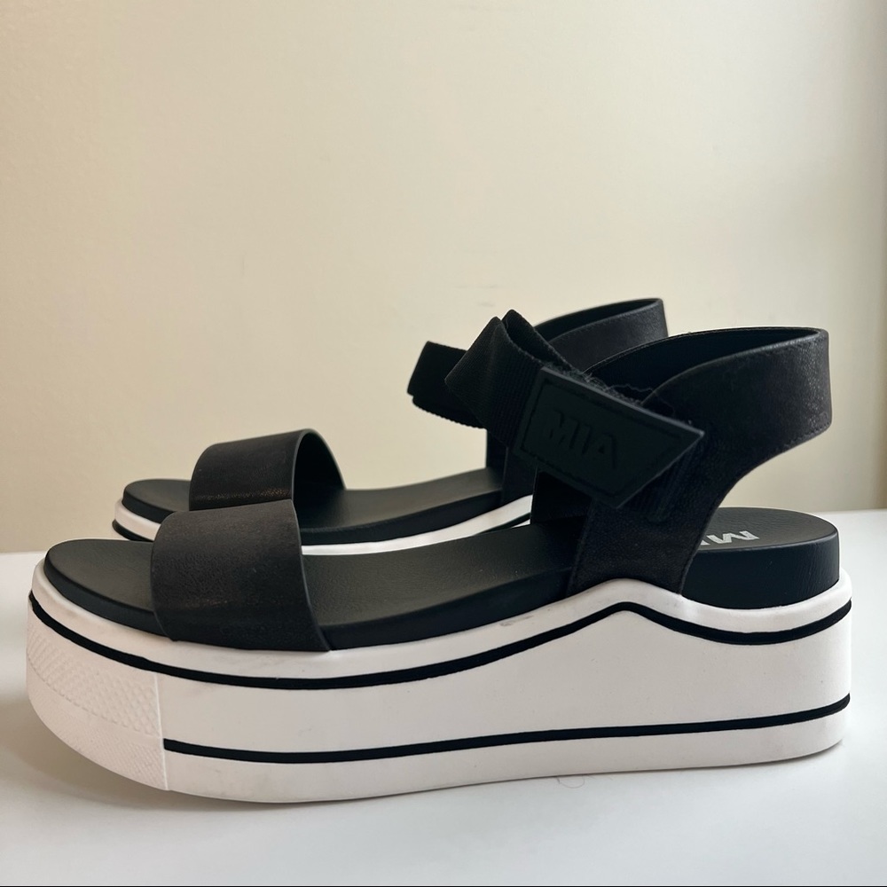 MIA Black & White Chunky Sandals